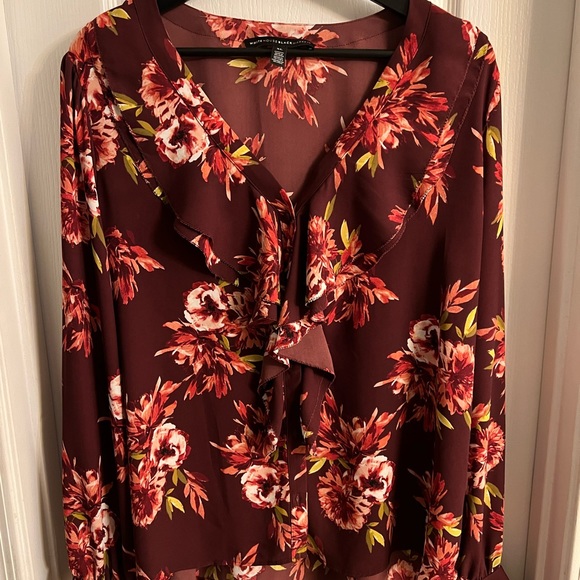 White House Black Market - Picture 3 of 5